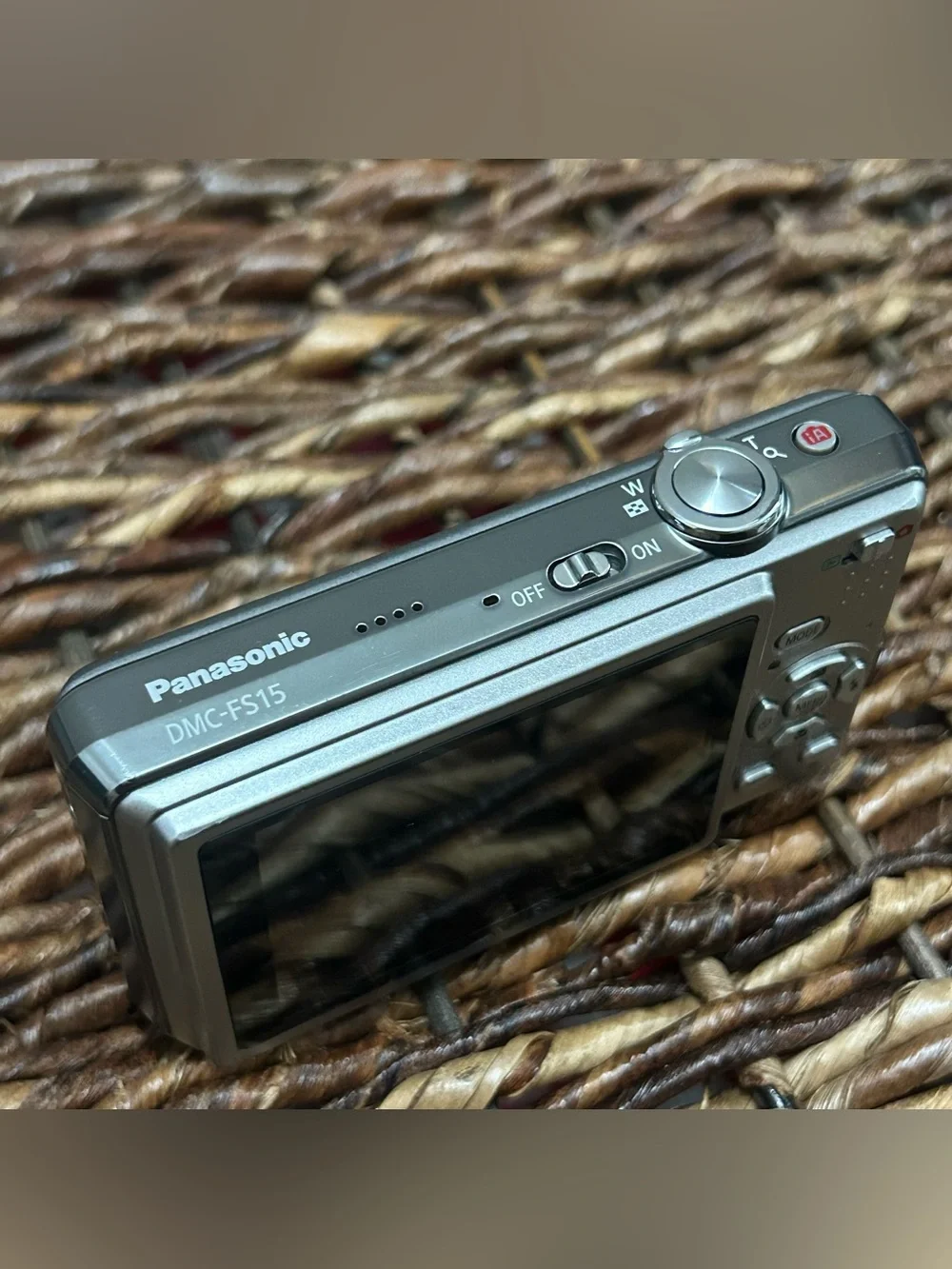 Panasonic Lumix DMC-FS15 Camera With Battery Charger, Case & Data Transfer Cable